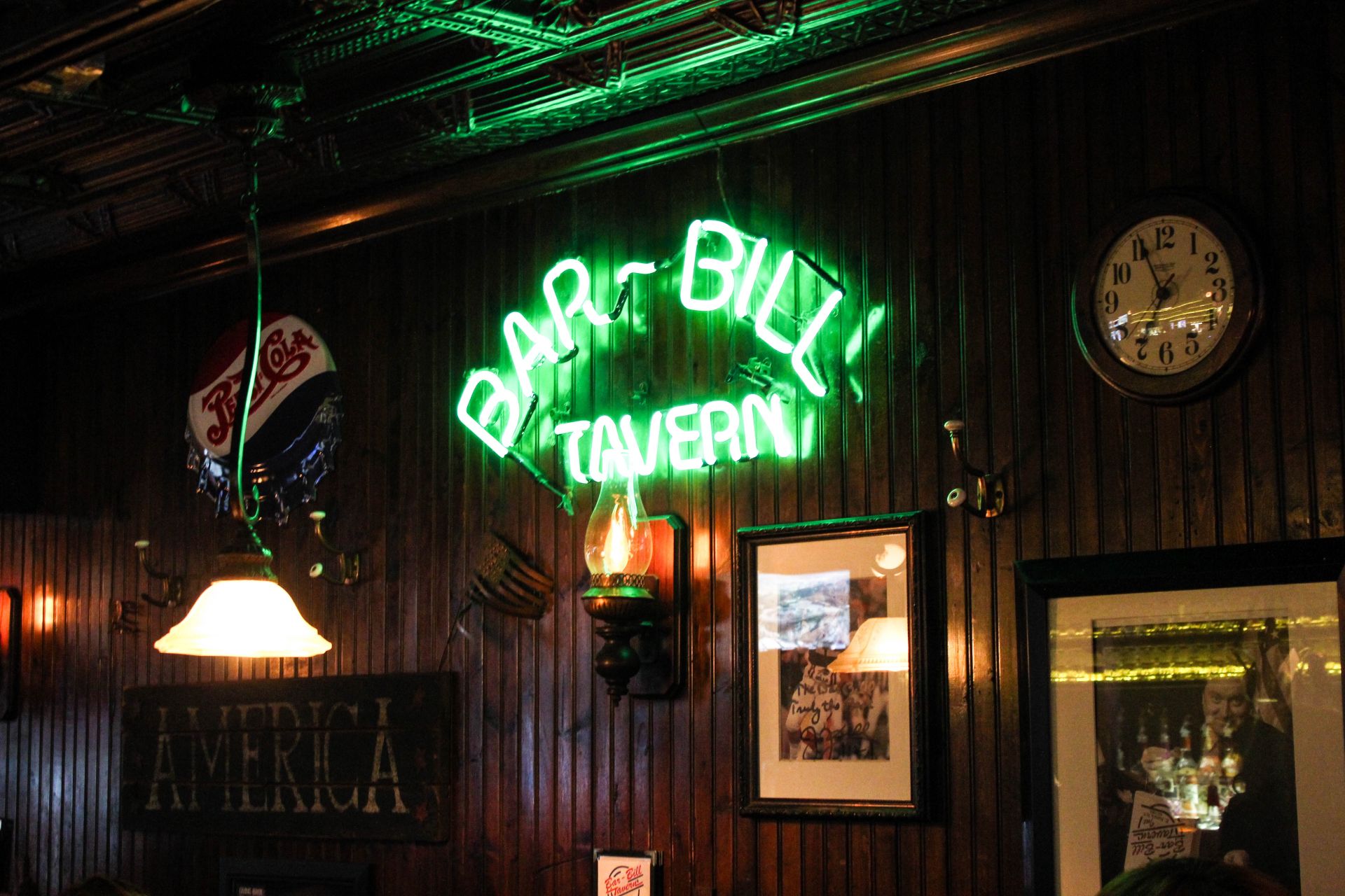 bar bill tavern east aurora